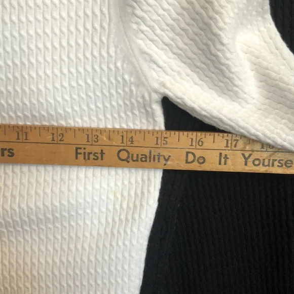 ISAAC MIZRAHI size M 2 black & white short sleeve button down sweater cardigans - Picture 10 of 10